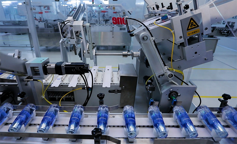 物流受阻原料瓶頸凸顯，化妝品與服裝企業迎來多重挑戰